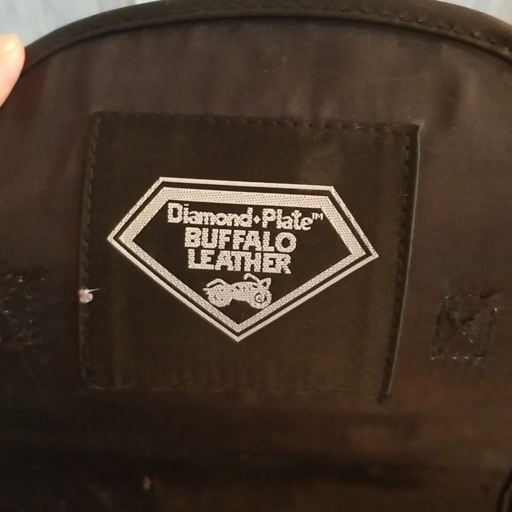 Diamond plate Buffalo leather sissy bar bag